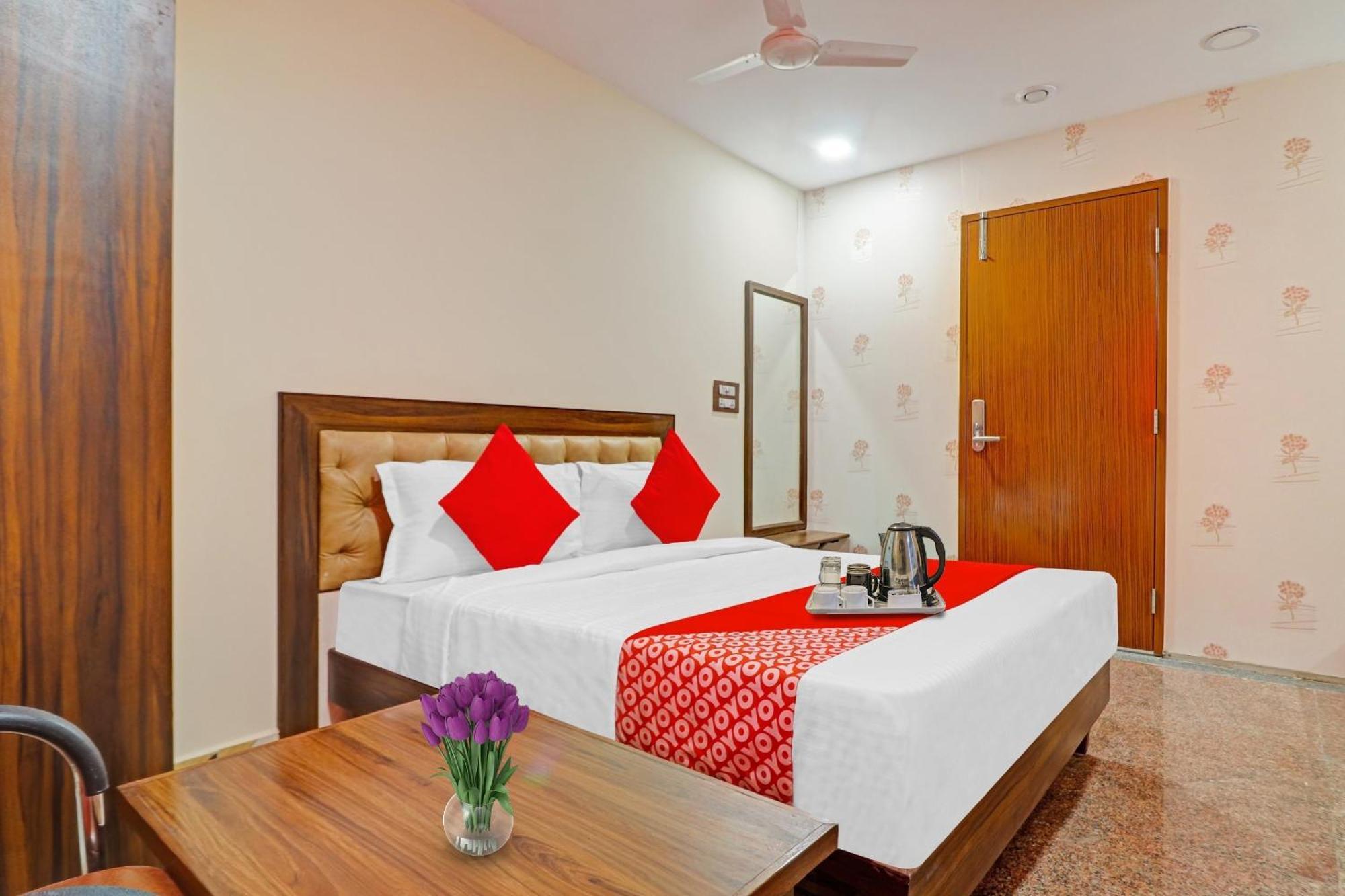 Heavens Inn Near Rasoolpura Metro Station Hyderabad Eksteriør bilde