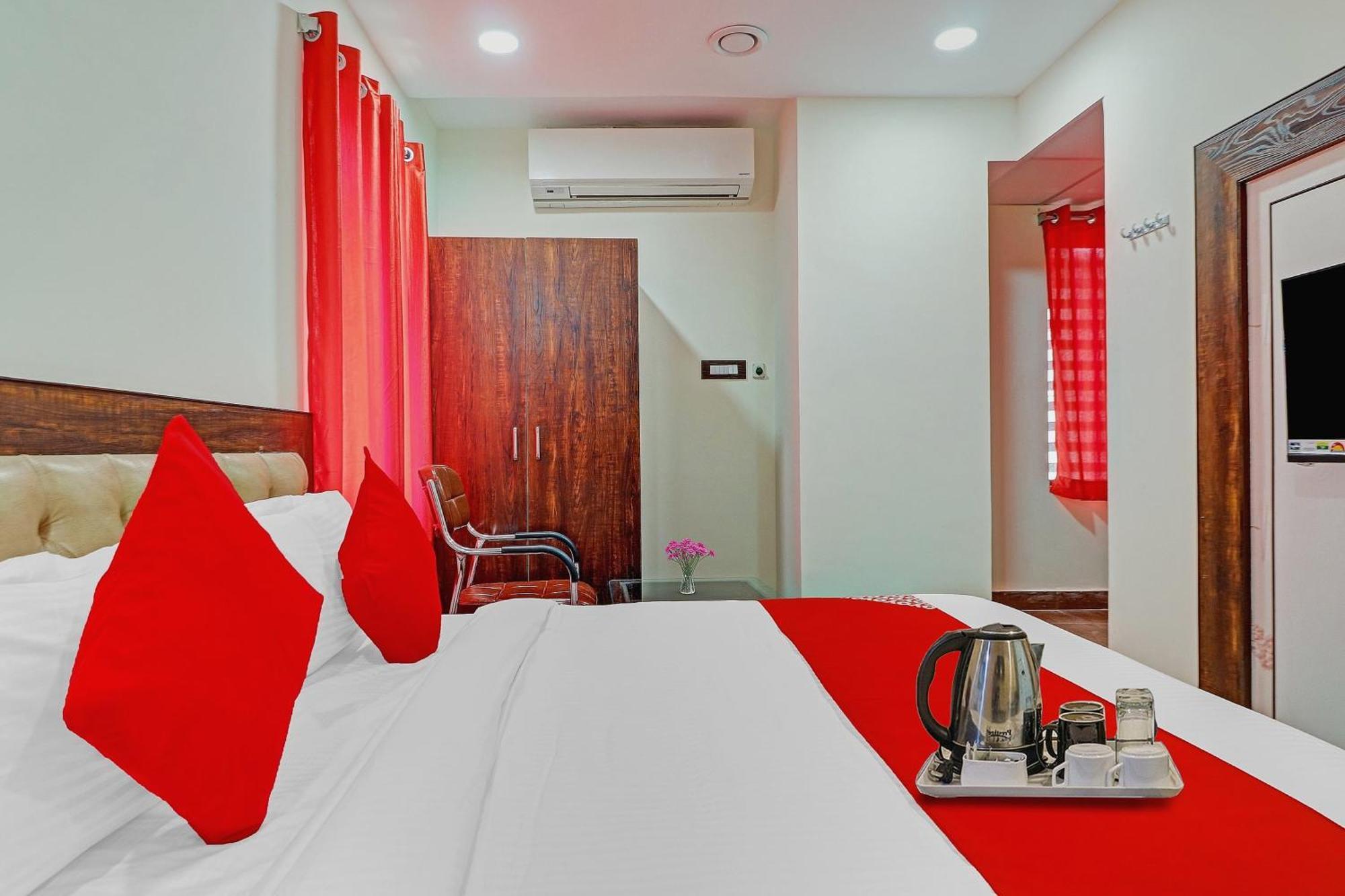 Heavens Inn Near Rasoolpura Metro Station Hyderabad Eksteriør bilde