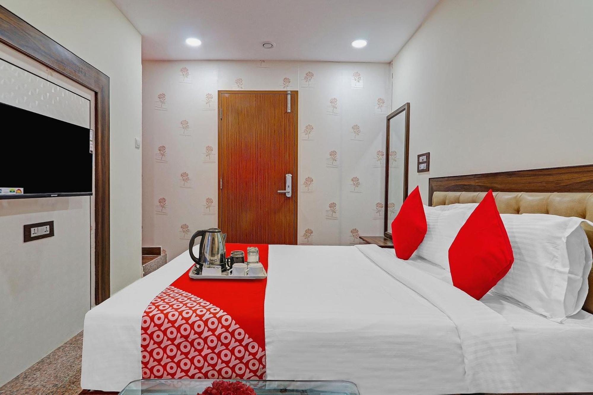 Heavens Inn Near Rasoolpura Metro Station Hyderabad Eksteriør bilde