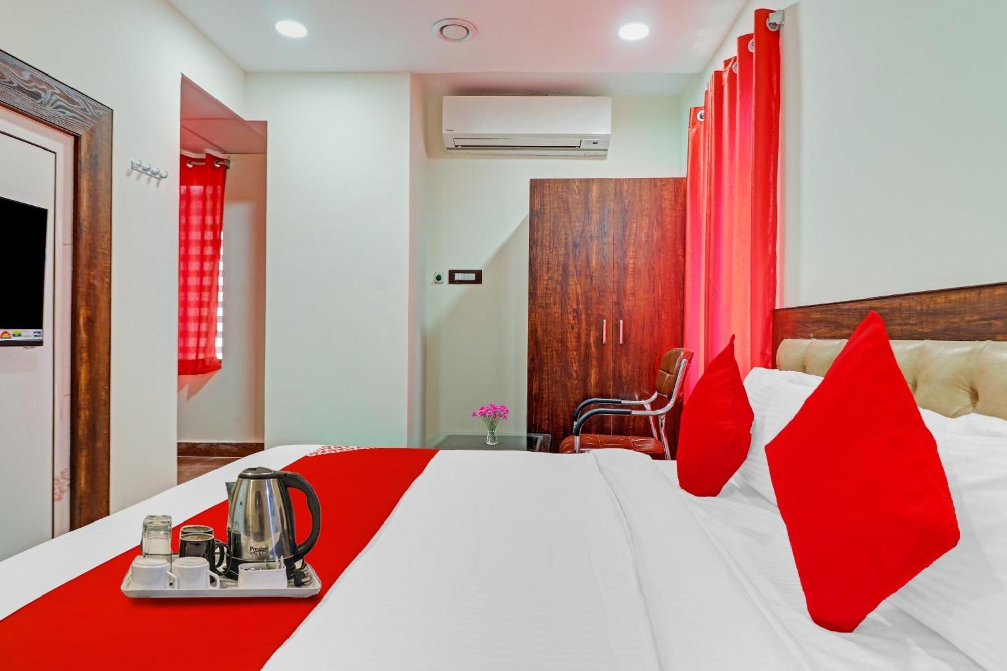 Heavens Inn Near Rasoolpura Metro Station Hyderabad Eksteriør bilde